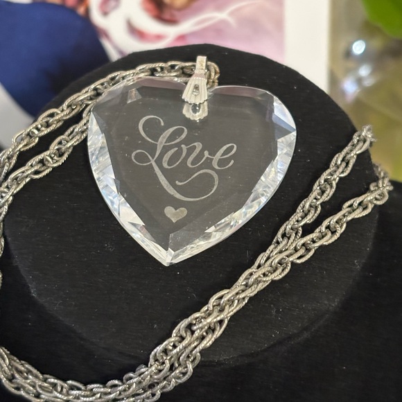 Hallmark little gallery crystal heart pendant - Picture 3 of 3